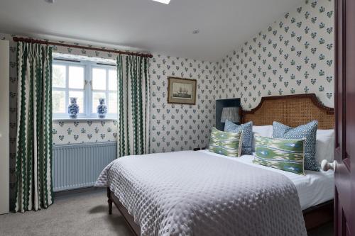 35 Abbey Row- Three Bedroom Townhouse (Separate Building)
