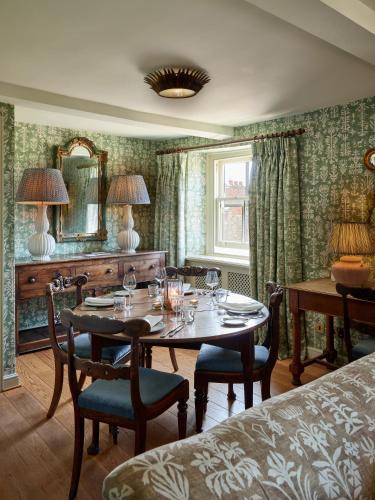 19B Abbey Row - One Bedroom Townhouse (Separate Building)