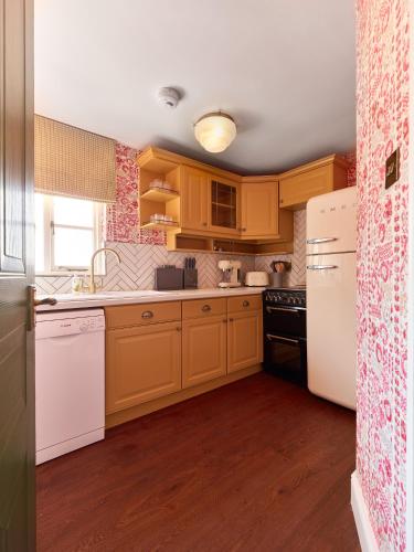 21B Abbey Row- Two Bedroom Townhouse (Separate Building)