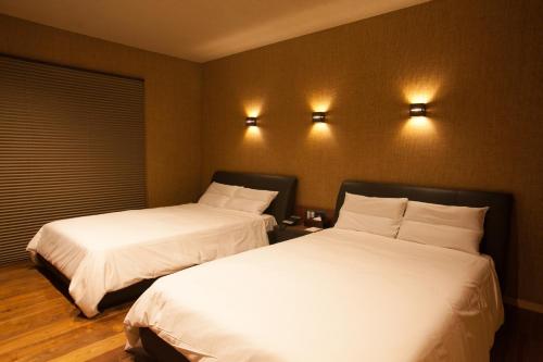 Premium Western-Style Room with Tatami Area with Indoor Bath and Open-Air Bath with Swimming Pool (Only Summer) - Take -