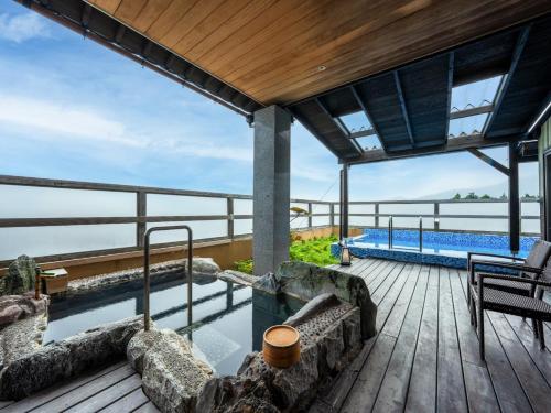 Premium Western-Style Room with Tatami Area with Indoor Bath and Open-Air Bath with Swimming Pool (Only Summer) - Take -