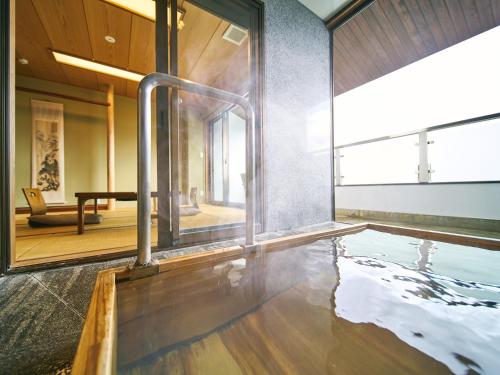 Main Building Deluxe Japanese Western Room with Indoor Bath