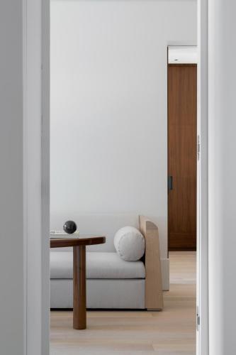 Exclusive Connecting Residence