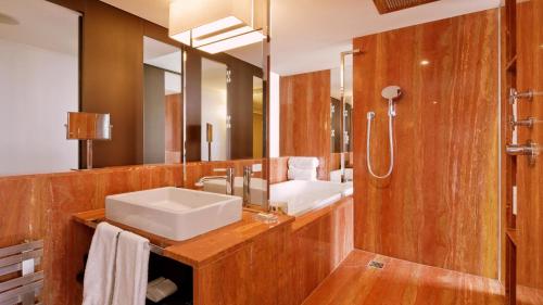Junior Suite with Lake View