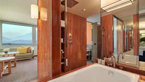 Junior Suite with Lake View
