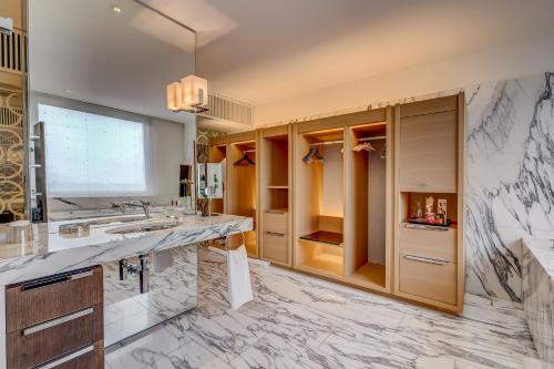 Presidential Suite with Lake View