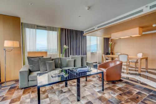 Presidential Suite with Lake View