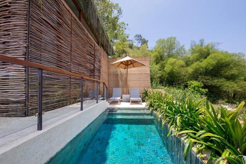 Lake Villa with Pool