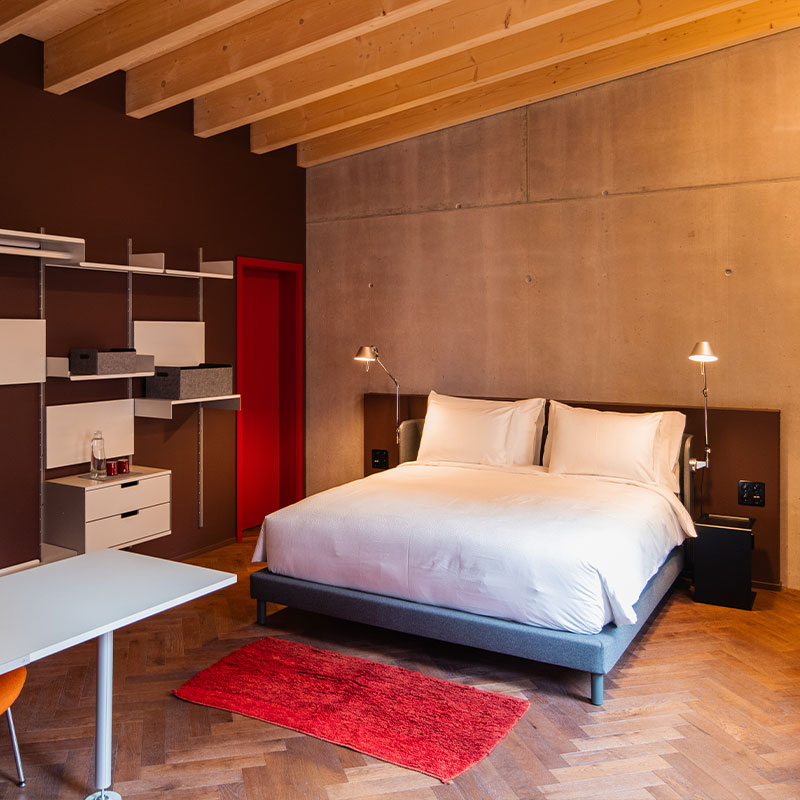 780 hL Room with Bathtub  (MI-MTVW)
