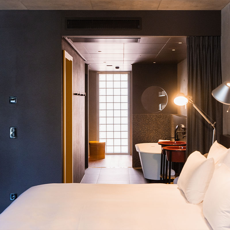 1100 hL Suite with Bathtub (MI-TWTW