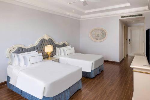 Two-Bedroom Premium Room with Mountain View