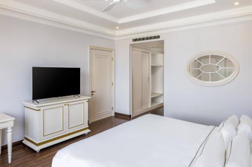 Two-Bedroom Premium Room with Mountain View