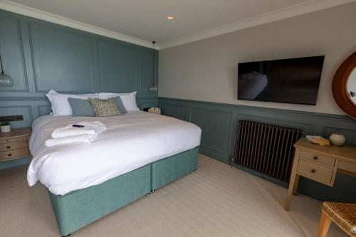Deluxe Suite with Sea View