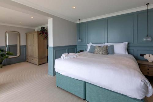 Deluxe Suite with Sea View