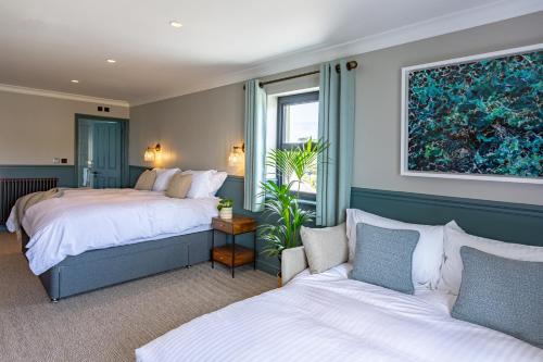 Family Room with Side Sea View