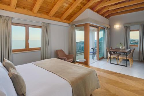 Suite with Balcony - Annex