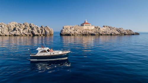 Special Offer - Standard Room with Half day Private Boat Tour