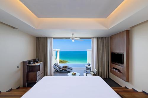 Premium Ocean Pool, 1 Bedroom Suite, 1 King, Sofa bed