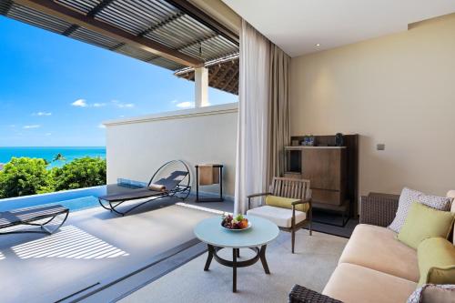 Premium Ocean Pool, 1 Bedroom Suite, 1 King, Sofa bed