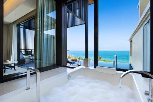 Grand Pool Suite, Suite, 1 King, Sofa bed, Ocean view