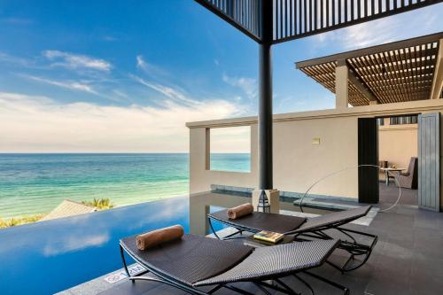 Grand Pool Suite, Suite, 1 King, Sofa bed, Ocean view