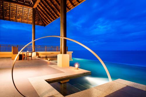 Grand Pool Suite, Suite, 1 King, Sofa bed, Ocean view