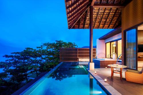 VanaBelle Ocean View Pool, Suite, 1 King, Sofa bed