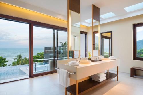 VanaBelle Ocean View Pool, Suite, 1 King, Sofa bed