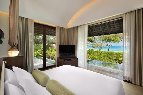 Tropical Pool One-Bedroom Villa with King Bed and Sofa Bed