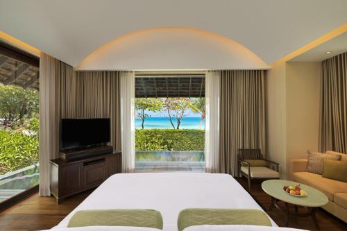 Tropical Pool One-Bedroom Villa with King Bed and Sofa Bed