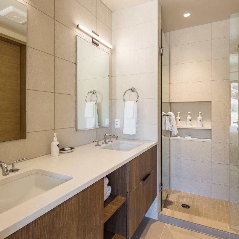 Strata No Pets 2 Room/2.5 Bath-King+Bun 