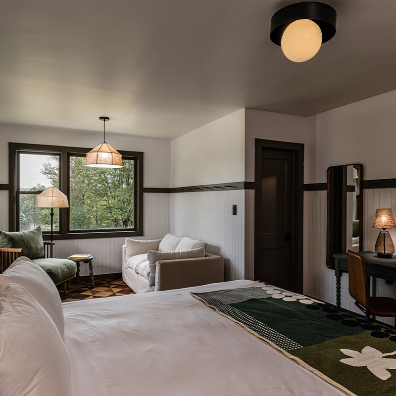 Hemlock King Suite