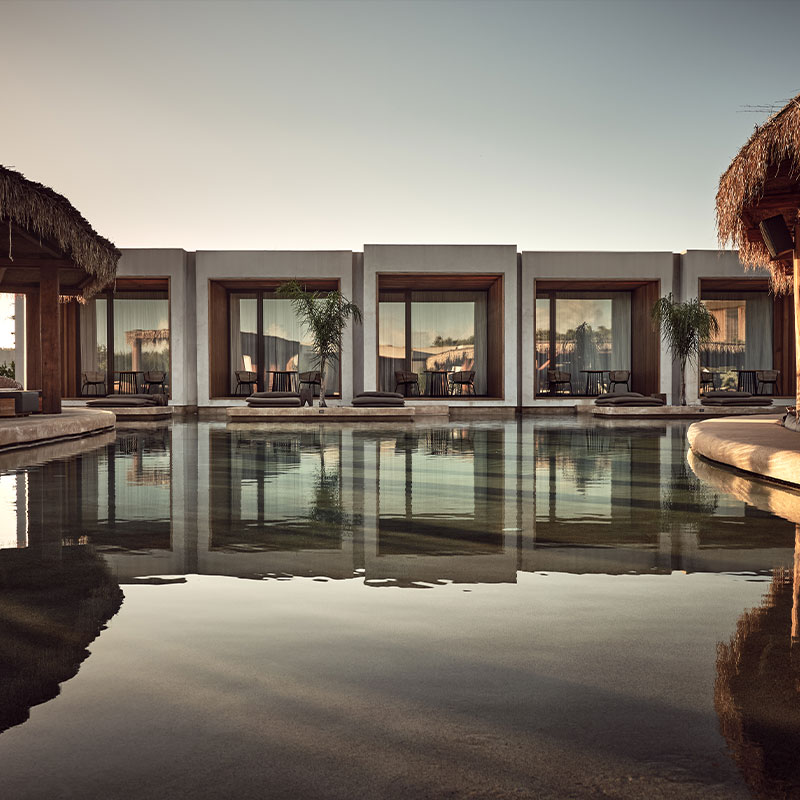 Superior Water Suite Pool View