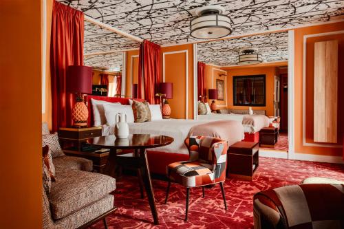 Suite with Terrace (Master Suite)