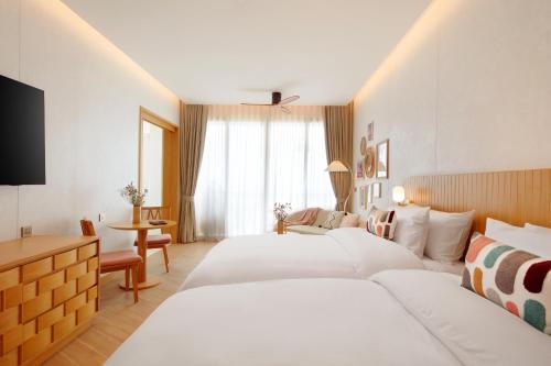 Deluxe Double or Twin Room with Sea View