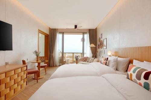 Deluxe Double or Twin Room with Sea View