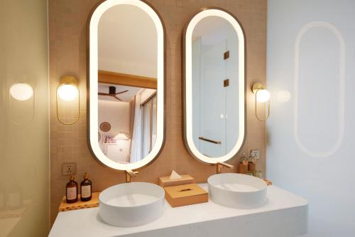 Deluxe Double or Twin Room with Sea View