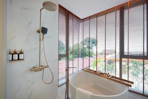 Deluxe Double or Twin Room with Sea View