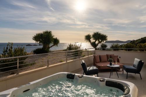 Deluxe Suite with Terrace and Sea View