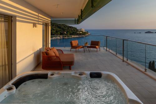Deluxe Suite with Terrace and Sea View