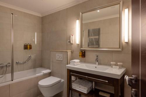 Deluxe Suite with Terrace and Sea View