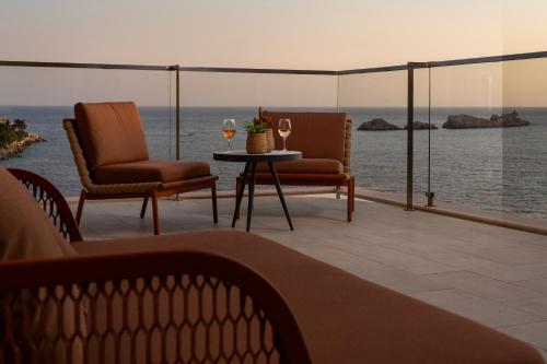Deluxe Suite with Terrace and Sea View