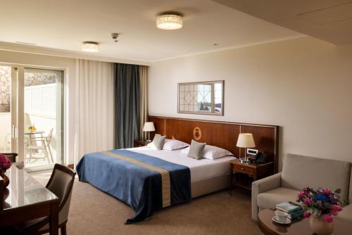 Classic Double or Twin Room with Balcony