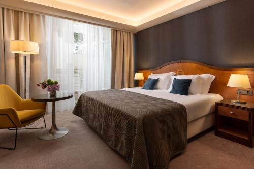 Classic Double or Twin Room with Balcony