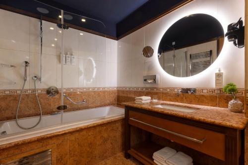 Classic Double or Twin Room with Balcony