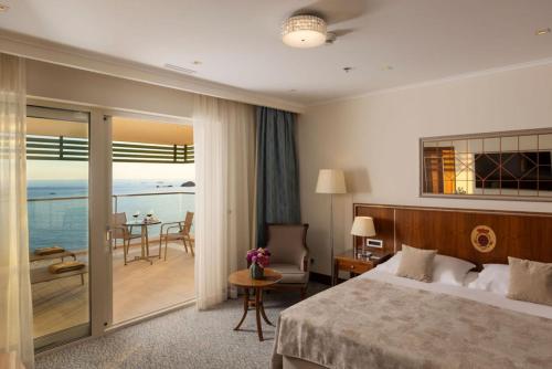 Double or Twin Room with Balcony and Sea View