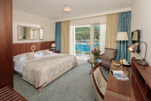 Double or Twin Room with Balcony and Sea View
