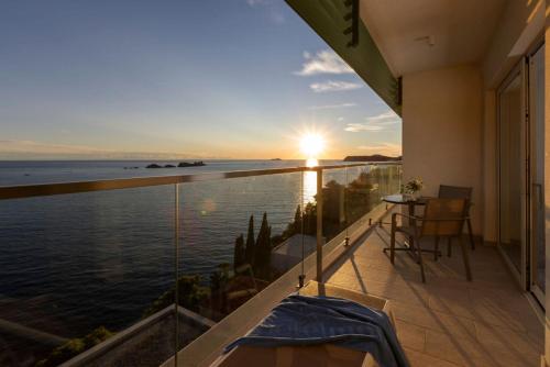 Double or Twin Room with Balcony and Sea View