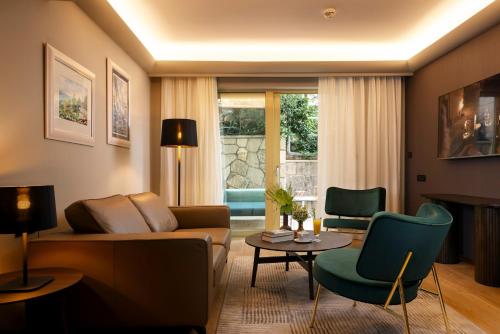 Classic Interconnecting Rooms with Balcony
