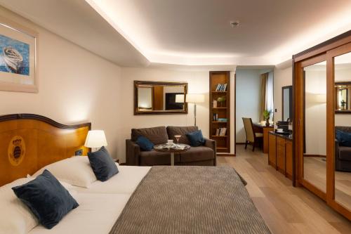 Classic Interconnecting Rooms with Balcony